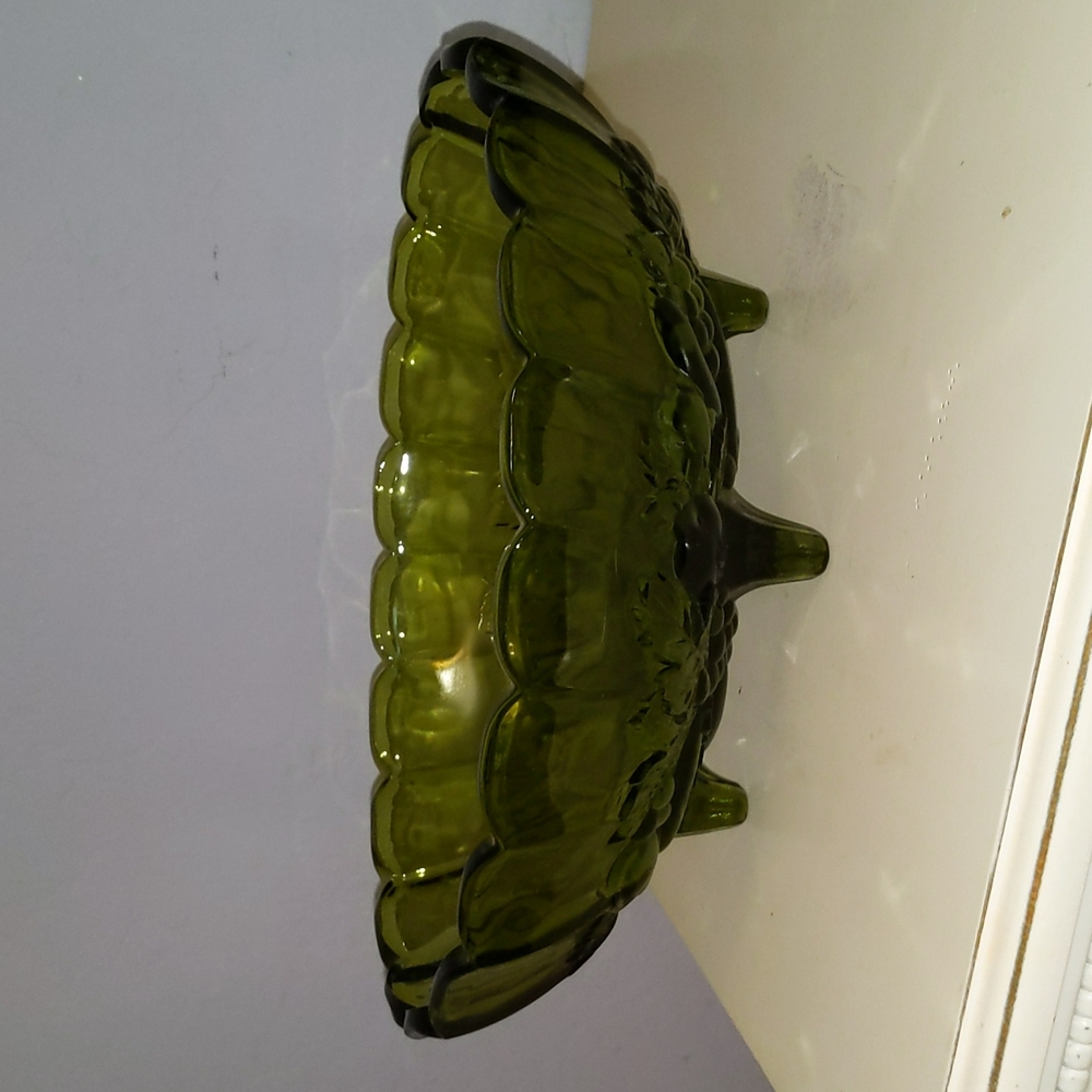 Green pedestal bowl